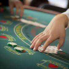 Antarmuka Game Demo prediktor angka menampilkan saldo virtual dan kontrol permainan dasar